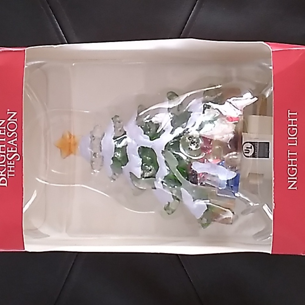 NEW Brighten the Season Chritmas Tree Night Light
